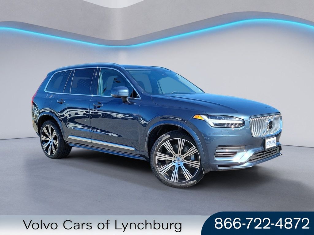 2025 Volvo XC90 plug-in hybrid T8 Core 7-Seater