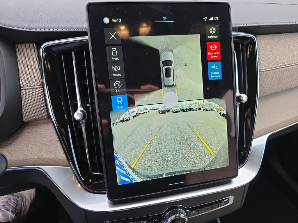 2026 Volvo XC90 Plus - Photo 20