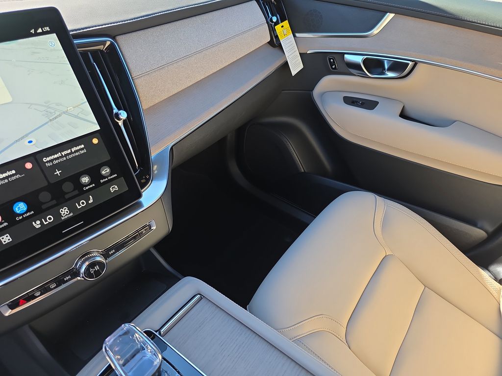 2025 Volvo XC90 Core - Photo 19