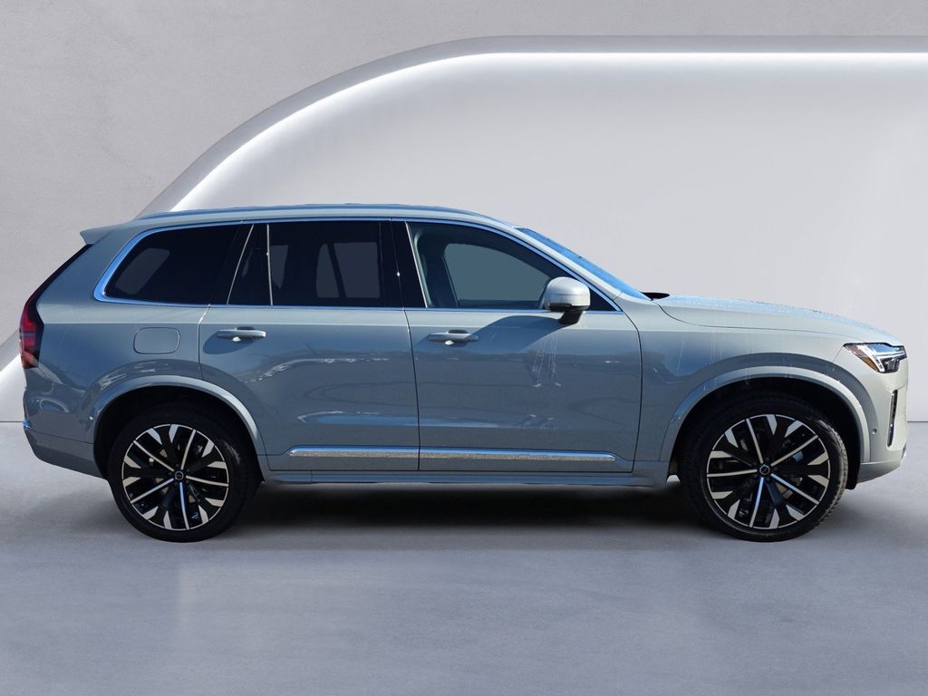 2026 Volvo XC90 Plus photo 3