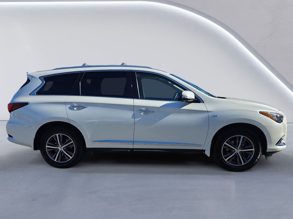 2019 Infiniti QX60 Luxe photo 3