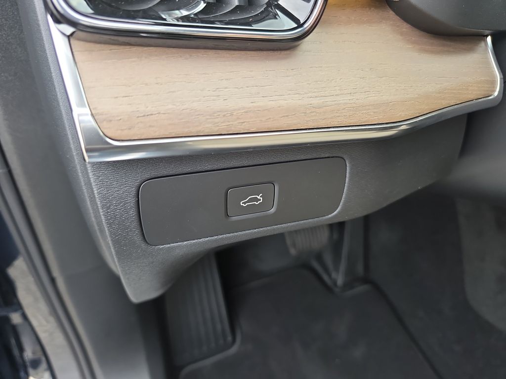2026 Volvo XC90 Plus - Photo 12