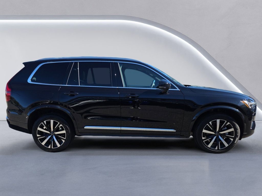 2025 Volvo XC90 Core photo 3