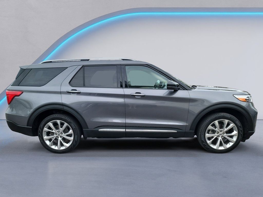 2022 Ford Explorer Platinum photo 3