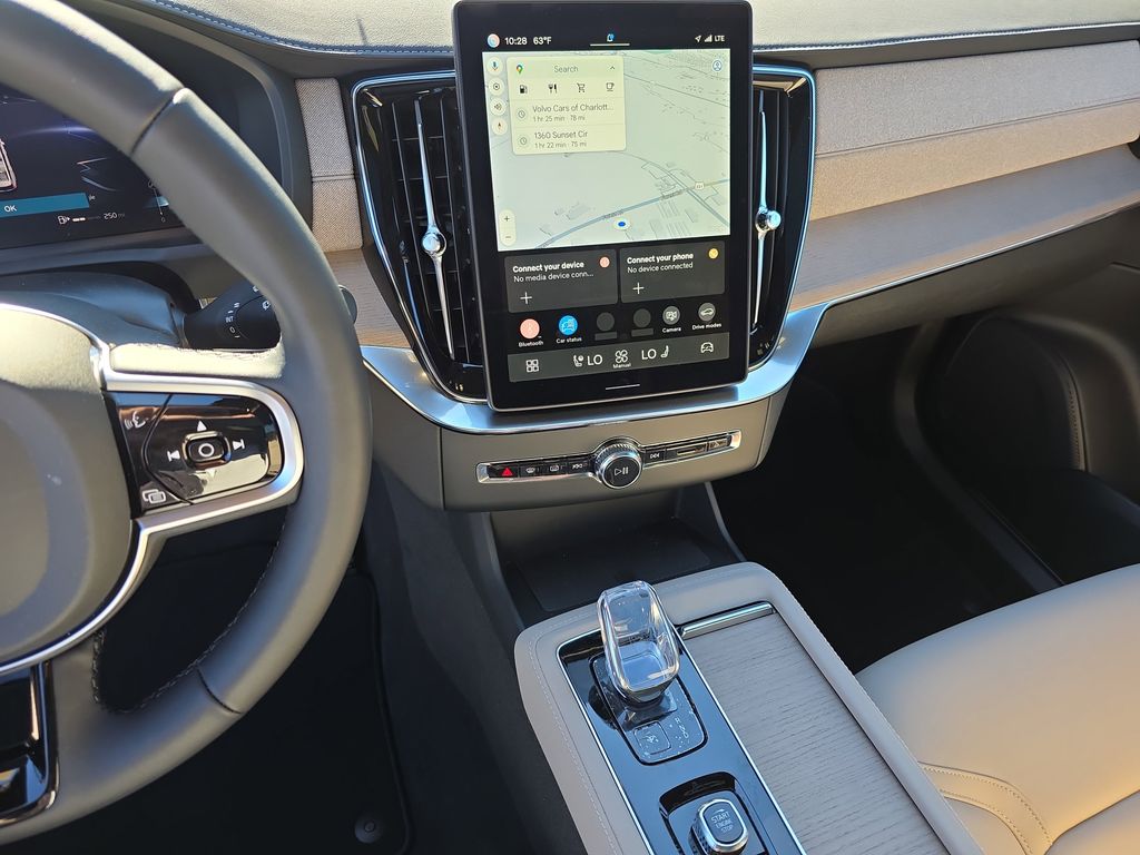 2025 Volvo XC90 Core - Photo 18