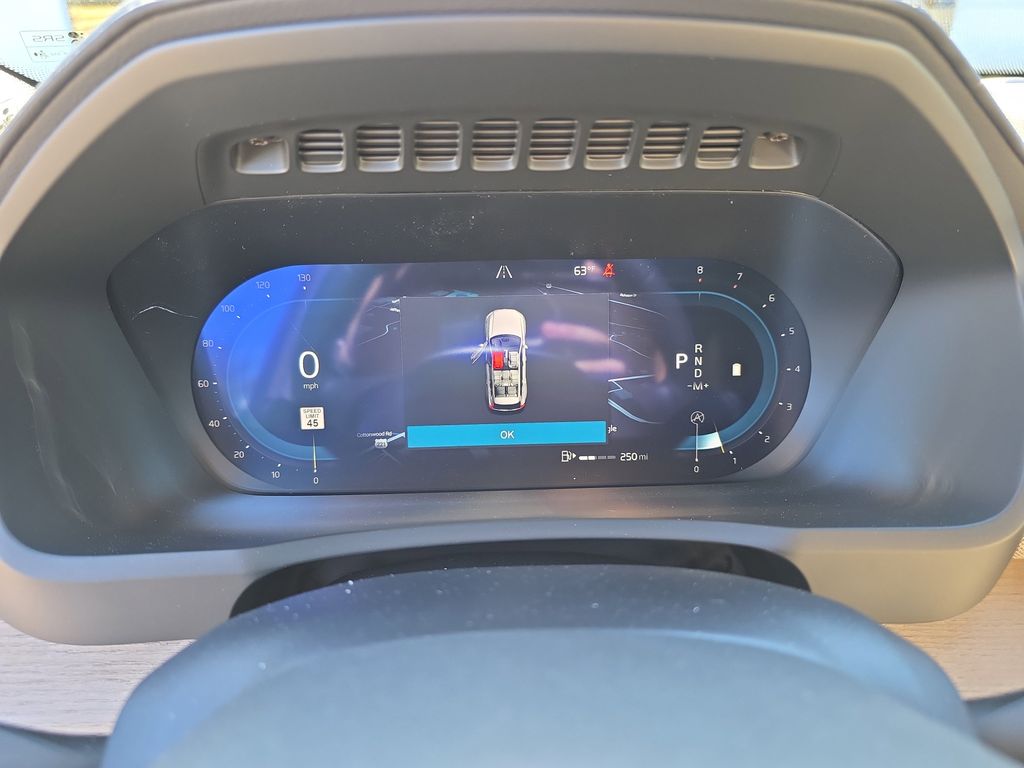 2025 Volvo XC90 Core - Photo 13