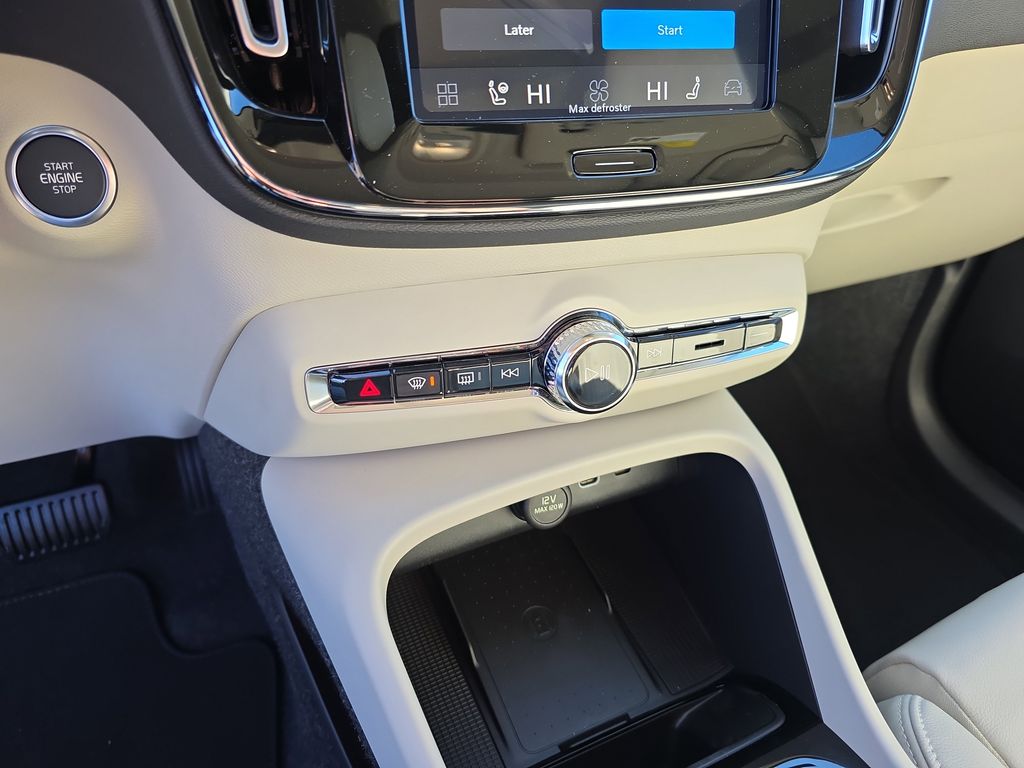 2026 Volvo XC40 Plus - Photo 16