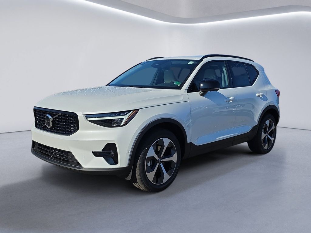 2026 Volvo XC40 Plus - Photo 7