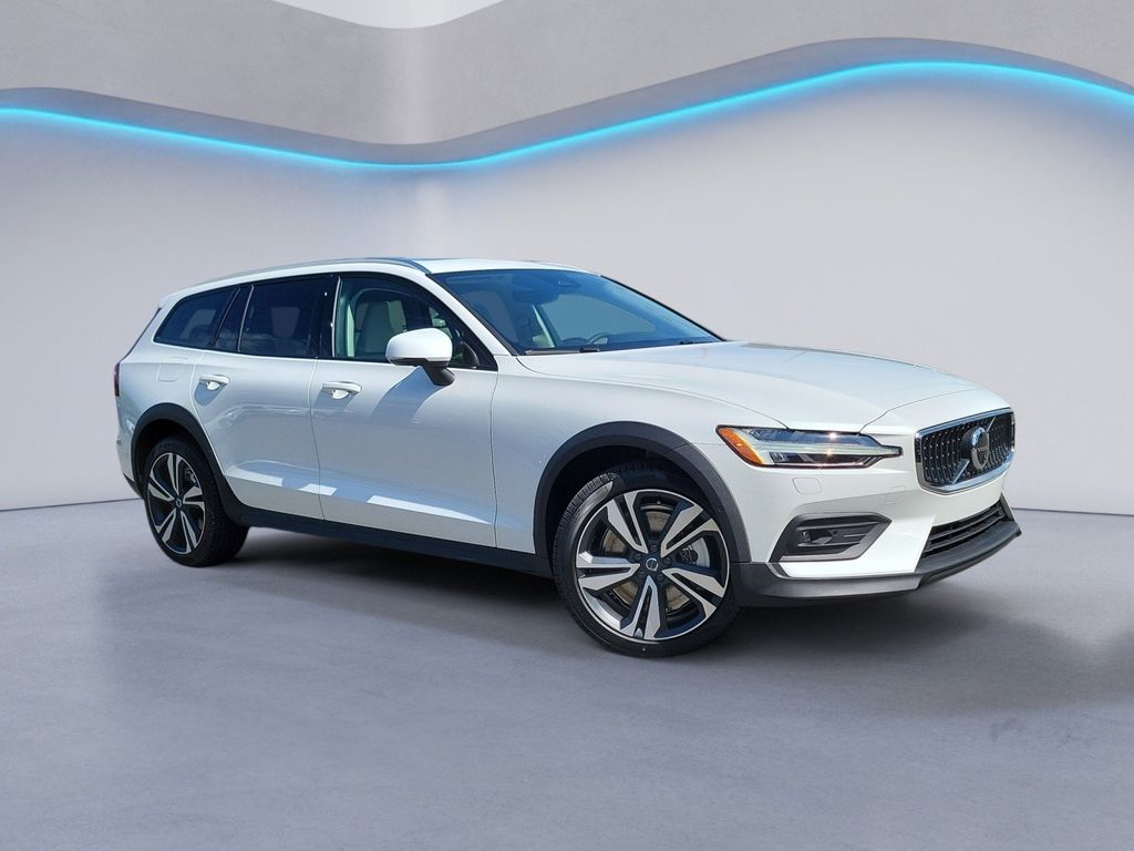2026 Volvo V60 Cross Country B5 Plus photo 2