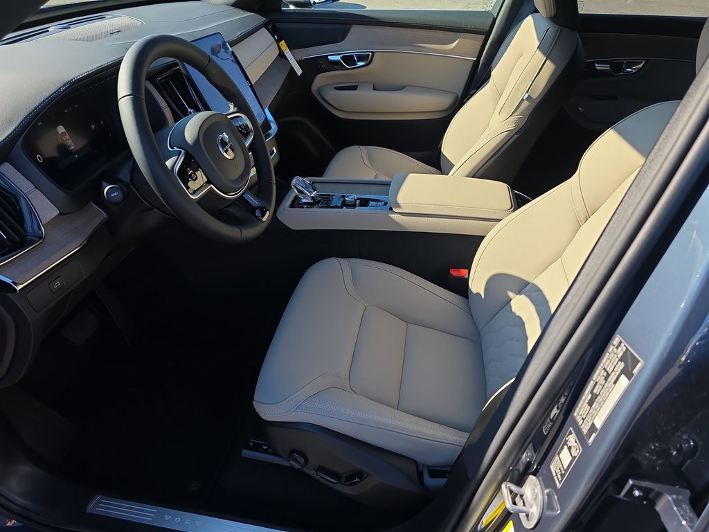 2026 Volvo XC90 Plus - Photo 8
