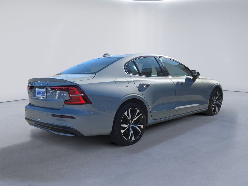 2024 Volvo S60 B5 Core photo 3