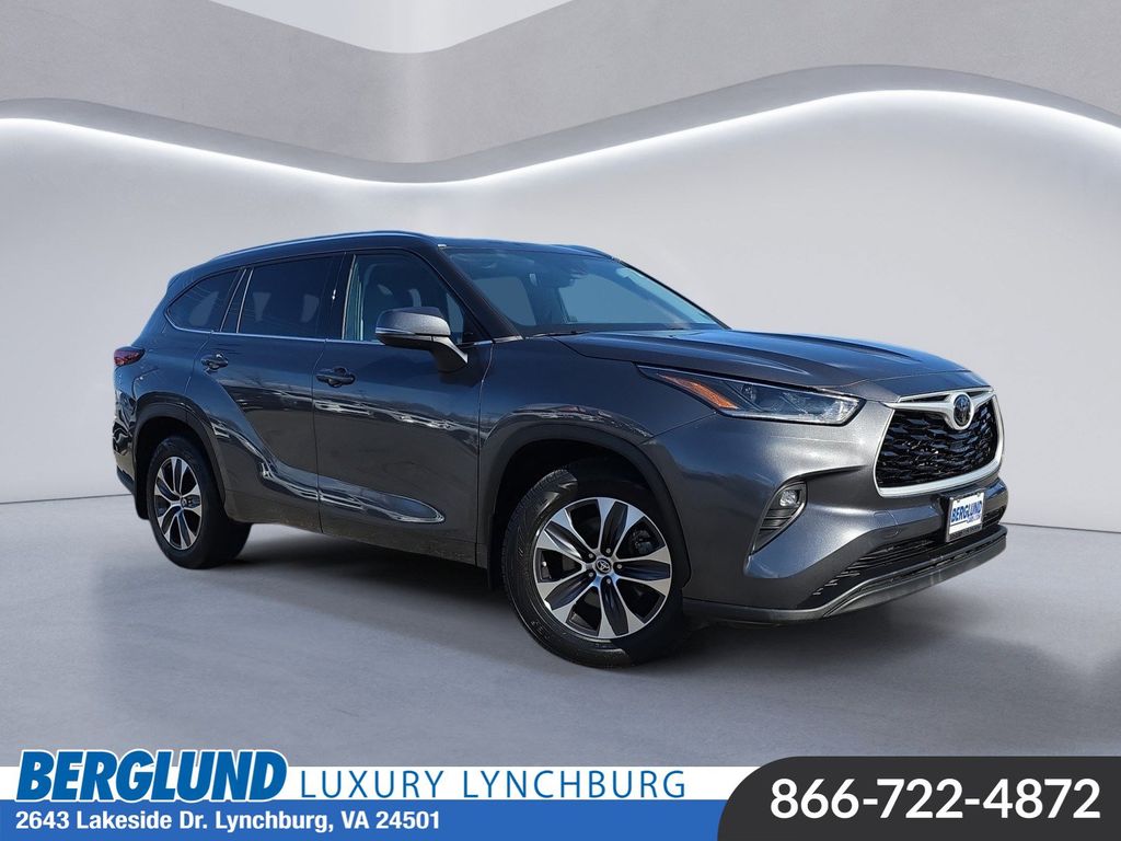 2021 Toyota Highlander XLE's photo