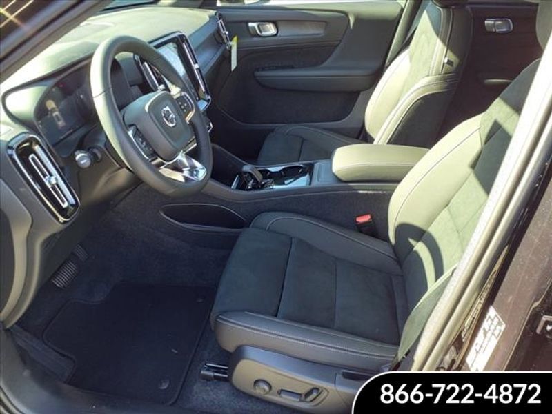 2024 Volvo XC40 Recharge Plus photo 2