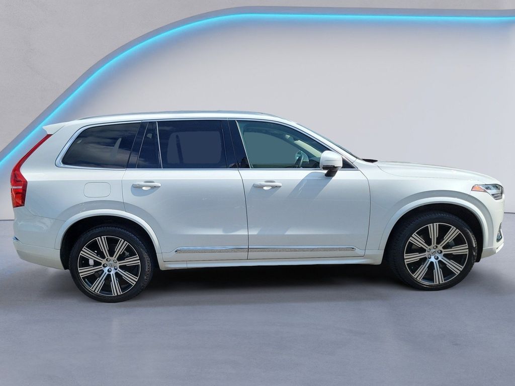 2024 Volvo XC90 T8 Core photo 2
