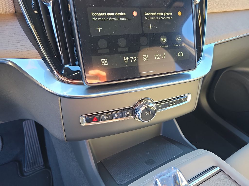2026 Volvo XC90 Plus - Photo 16