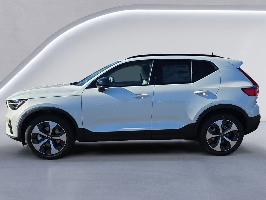 2026 Volvo XC40 Plus - Photo 6