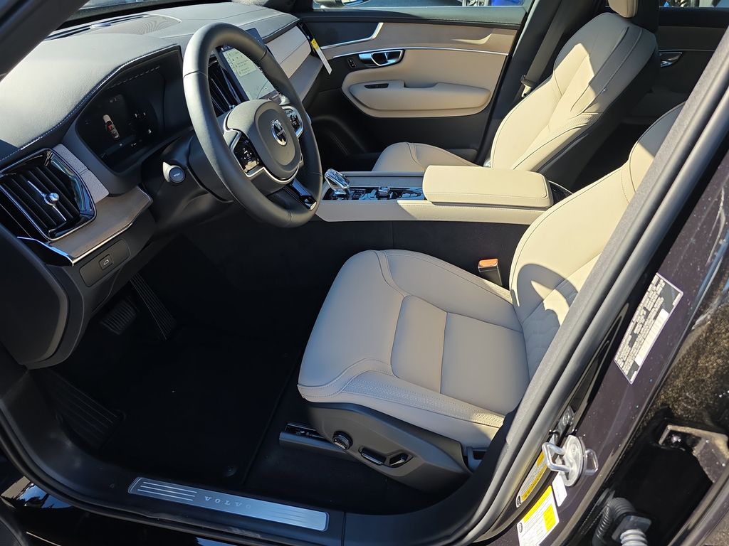 2025 Volvo XC90 Core - Photo 8