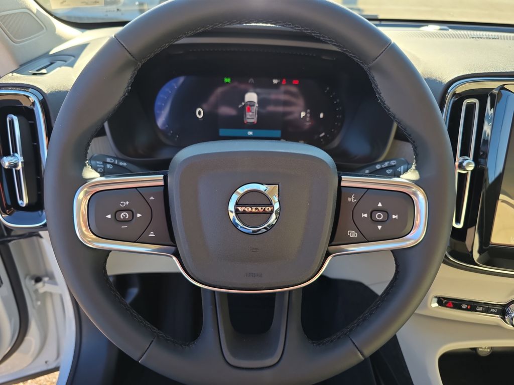 2026 Volvo XC40 Plus - Photo 14