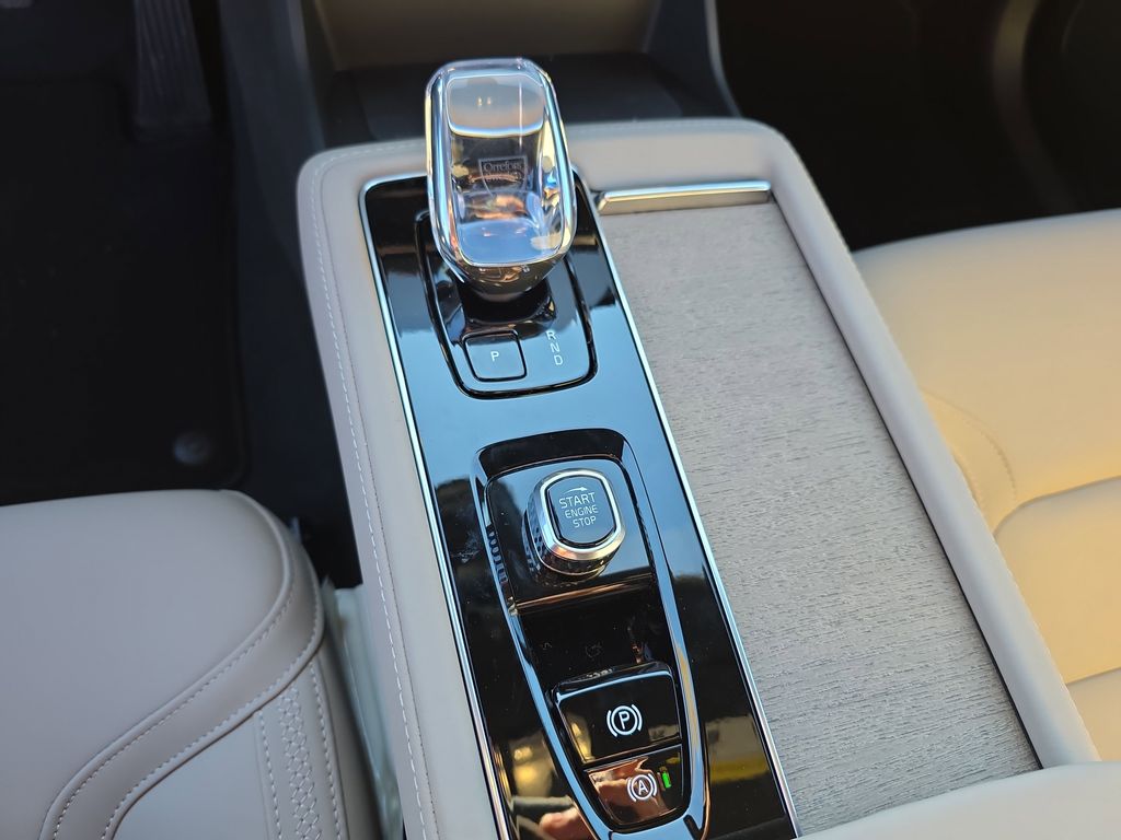 2026 Volvo XC90 Plus - Photo 17