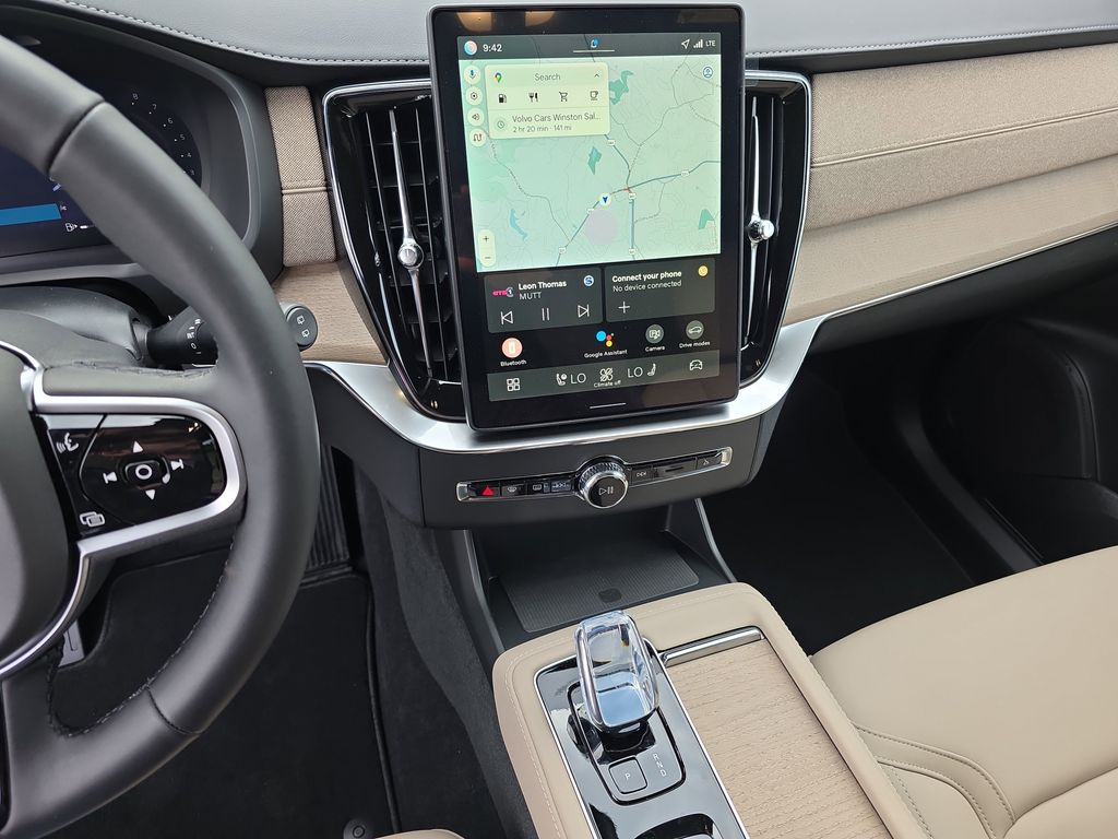 2026 Volvo XC90 Plus - Photo 18
