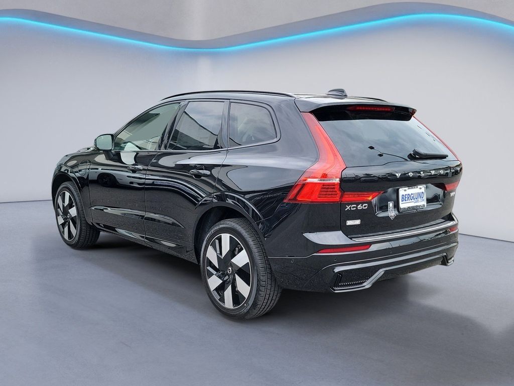 2025 Volvo XC60 Hybrid T8 Plus photo 4