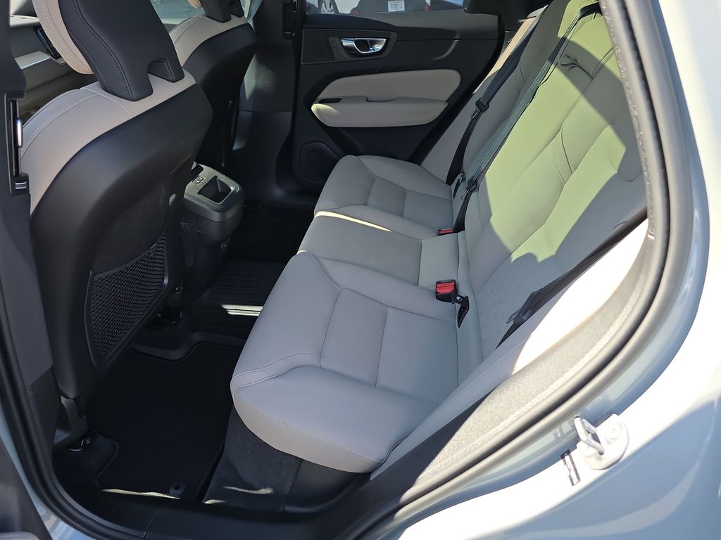 2026 Volvo XC60 Plus - Photo 10