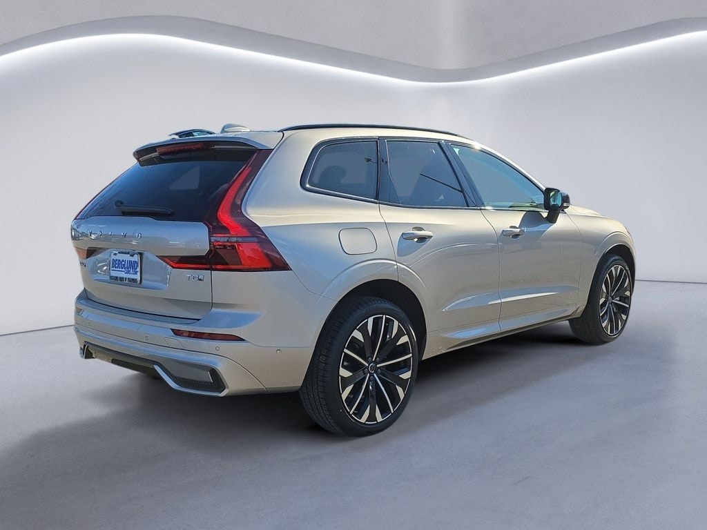 New 2026 Volvo XC60 plug-in hybrid T8 Ultra SUV