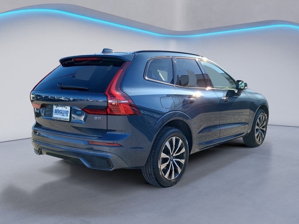 2025 Volvo XC60 B5 Plus photo 2