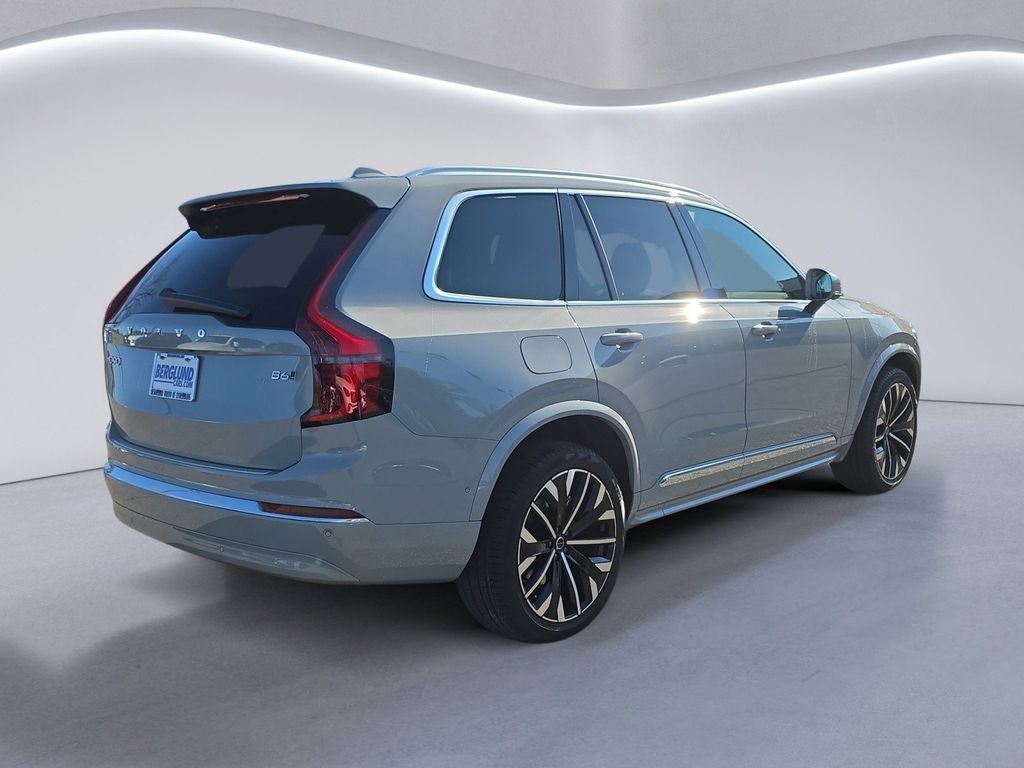 2026 Volvo XC90 Plus photo 4