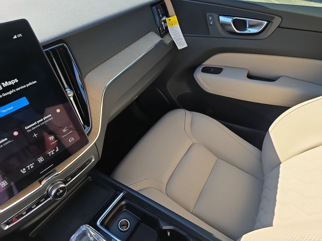 2026 Volvo XC60 Plus - Photo 33
