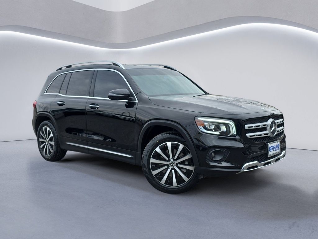 2023 Mercedes Benz GLB 250 4MATIC photo 2