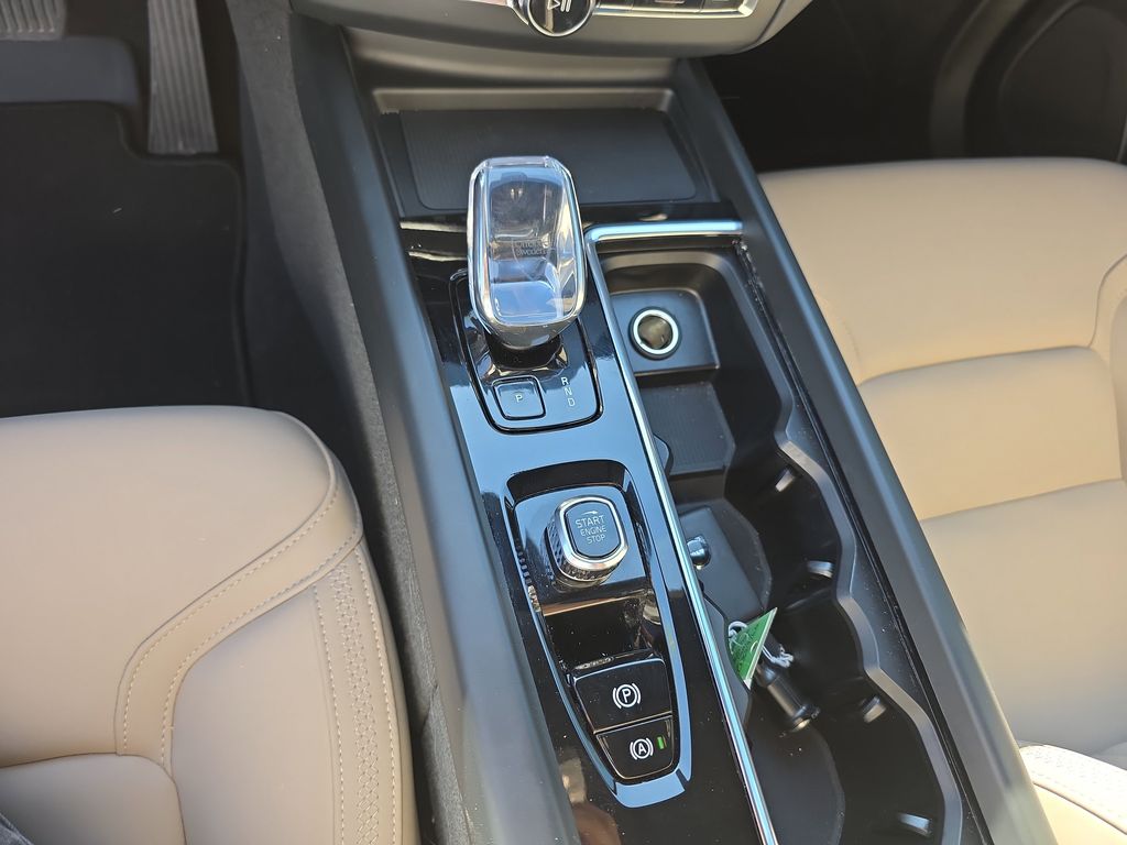 2026 Volvo XC60 Plus - Photo 31