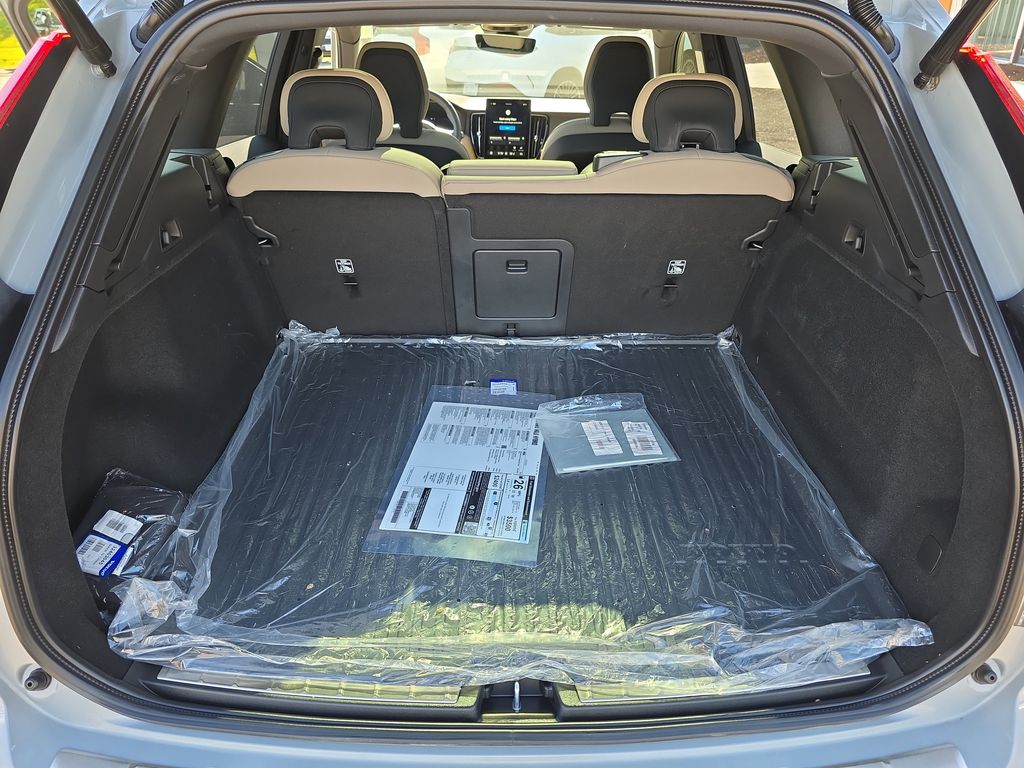 2026 Volvo XC60 Plus - Photo 16