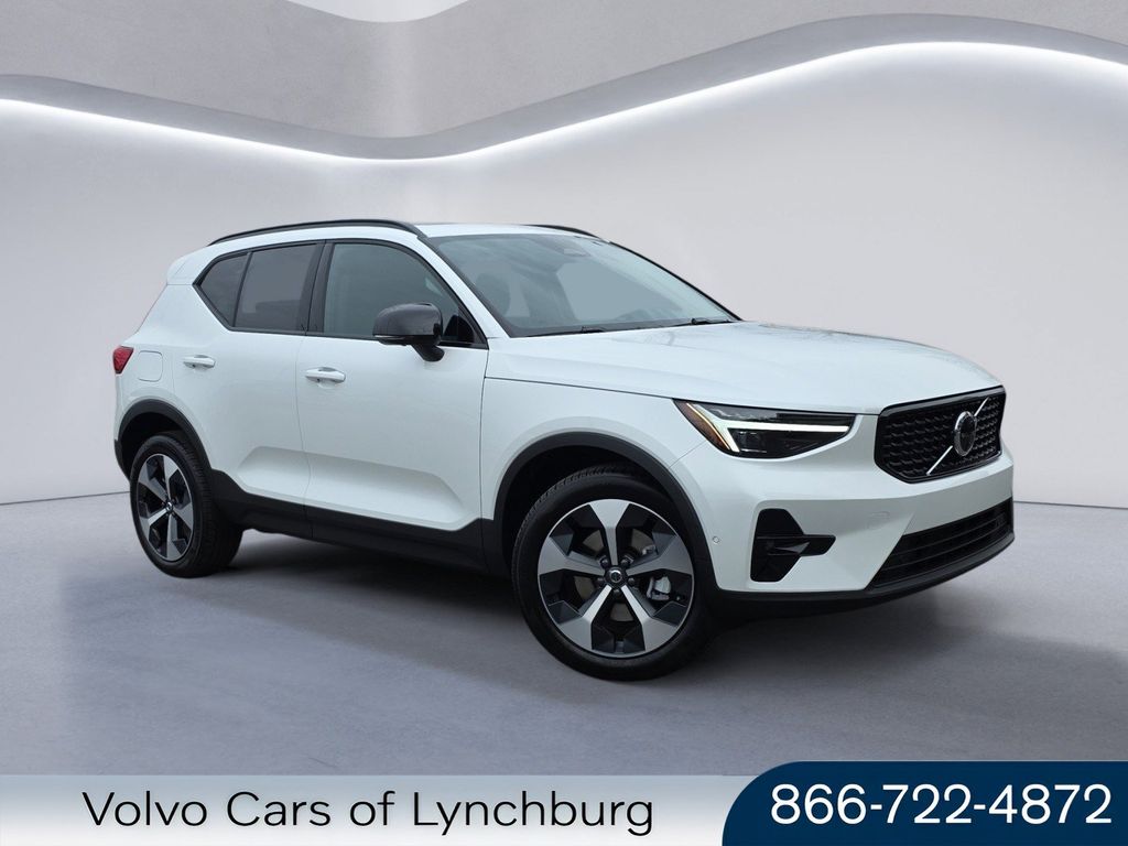 2026 Volvo XC40 Plus's photo