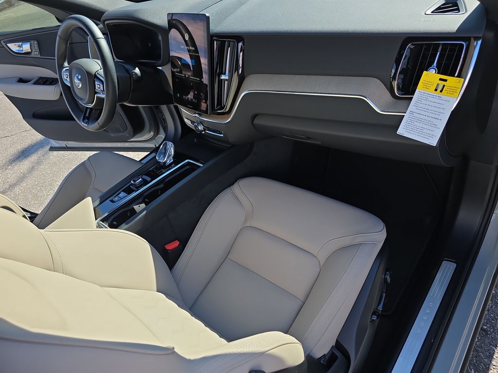 2026 Volvo XC60 Plus - Photo 13