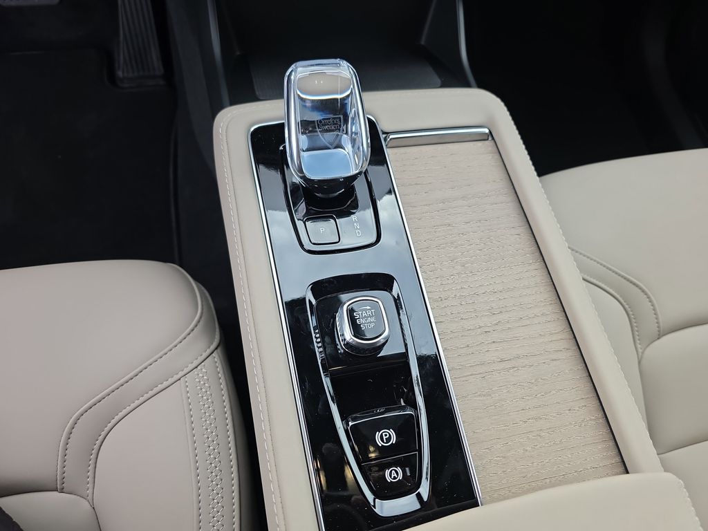 2026 Volvo XC90 Plus - Photo 17