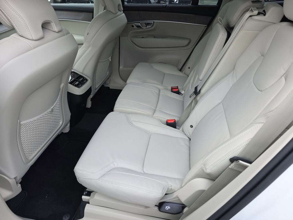 2026 Volvo XC90 Ultra - Photo 10