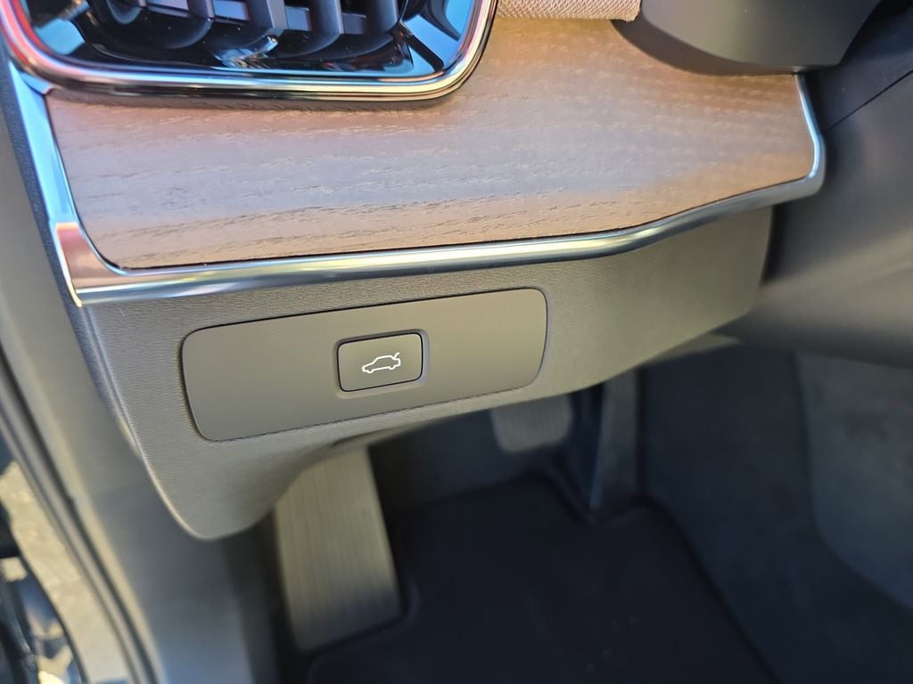 2026 Volvo XC90 Plus - Photo 12