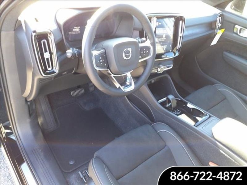 2024 Volvo XC40 Recharge Plus photo 3