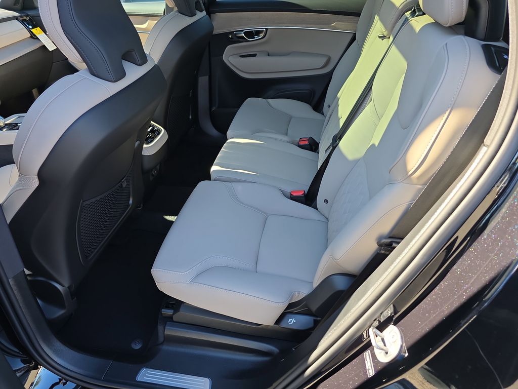 2025 Volvo XC90 Core - Photo 10