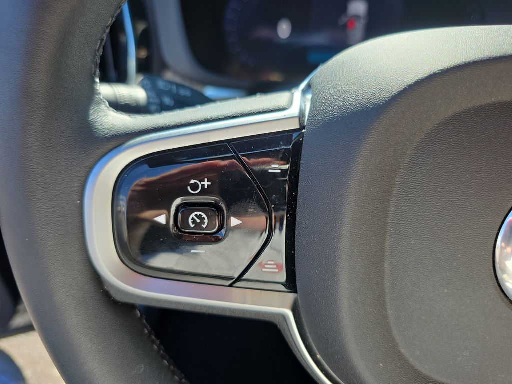 2026 Volvo XC60 Plus - Photo 27