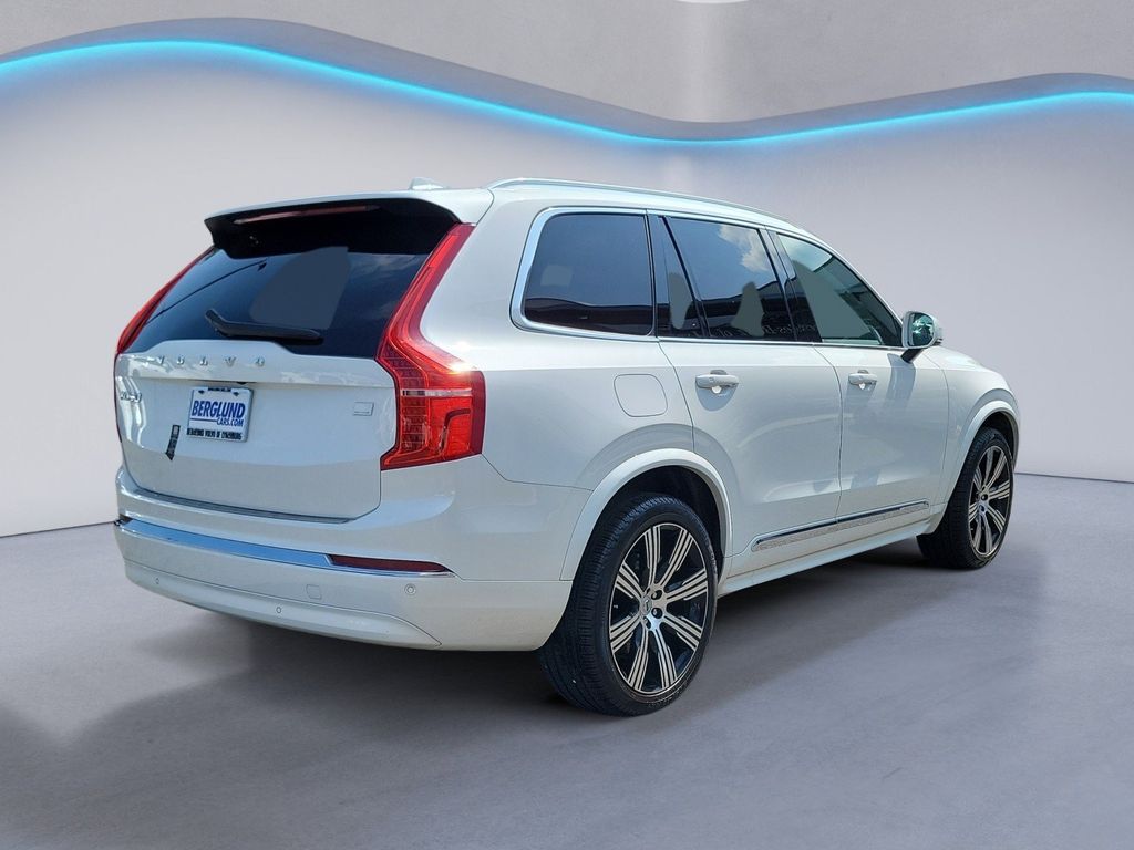 2024 Volvo XC90 T8 Core photo 3