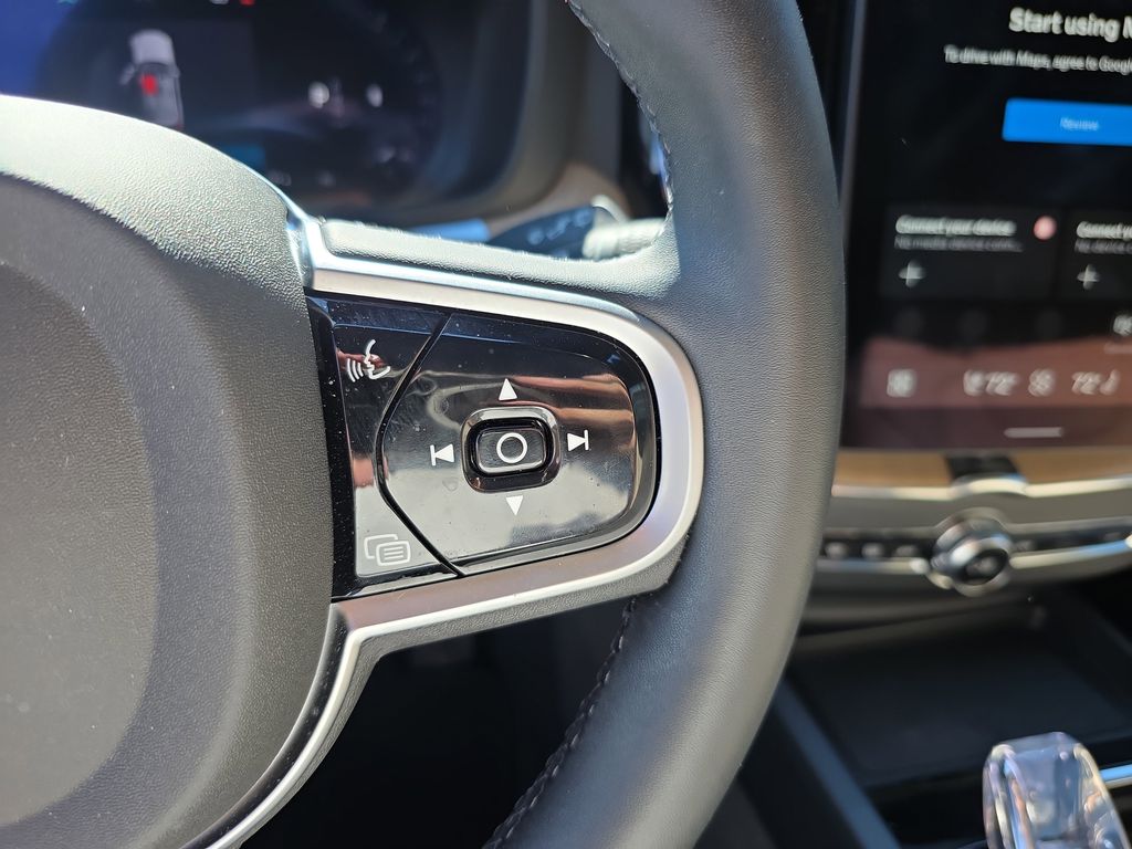 2026 Volvo XC60 Plus - Photo 28