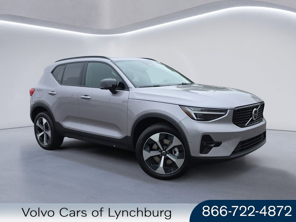 2026 Volvo XC40 B5 Plus Dark AWD's photo