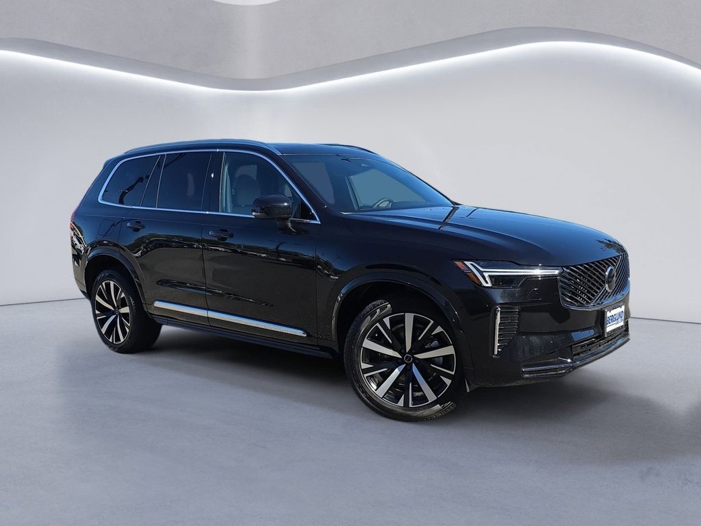 2025 Volvo XC90 Core photo 2