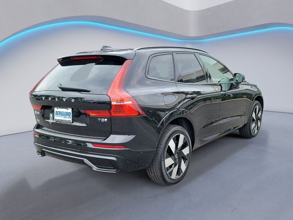 2025 Volvo XC60 Hybrid T8 Plus photo 3
