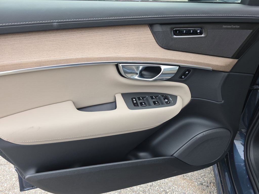 2026 Volvo XC90 Plus - Photo 11