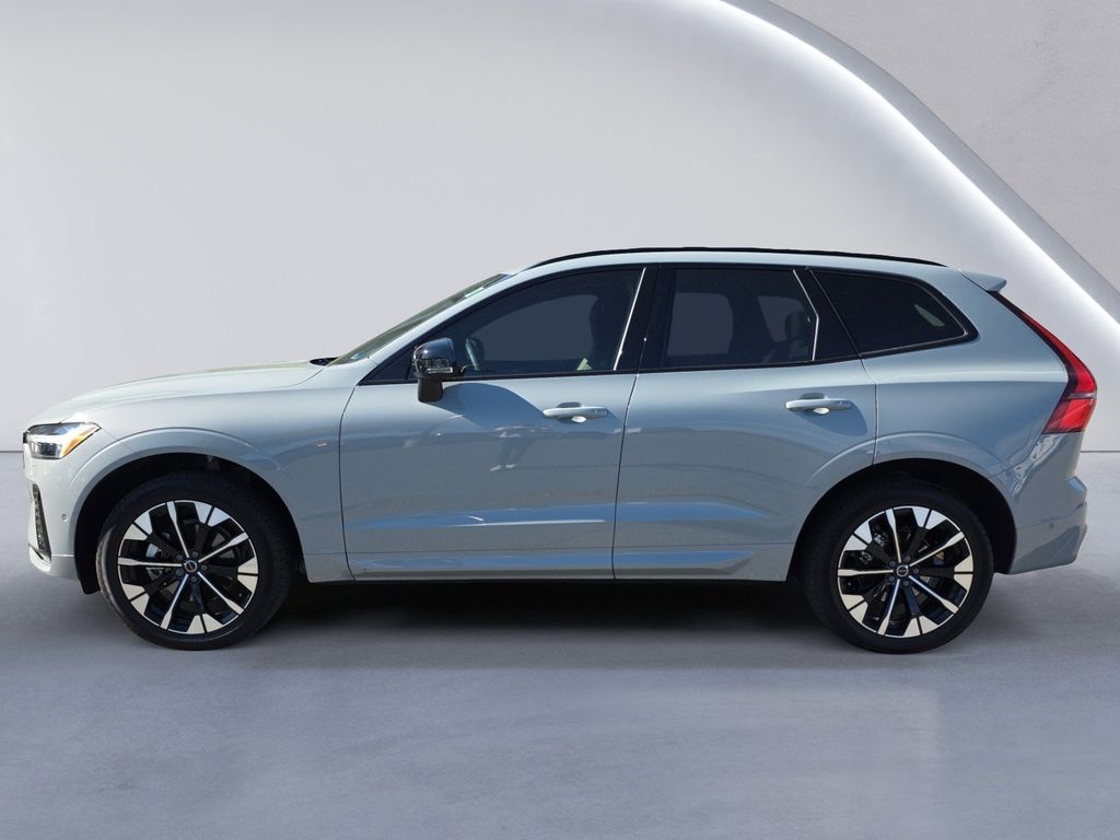 2026 Volvo XC60 Plus - Photo 6