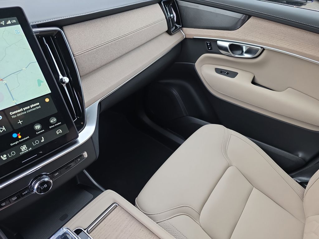 2026 Volvo XC90 Plus - Photo 19
