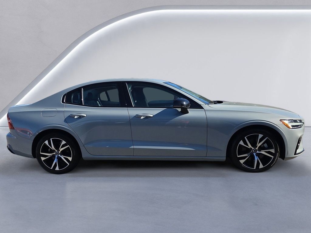 2024 Volvo S60 B5 Core photo 2